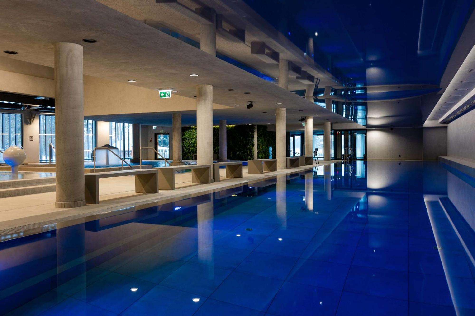 Radisson Blu Resort & Conference Center, Ostroda Mazury Ngoại thất bức ảnh The pool at the hotel