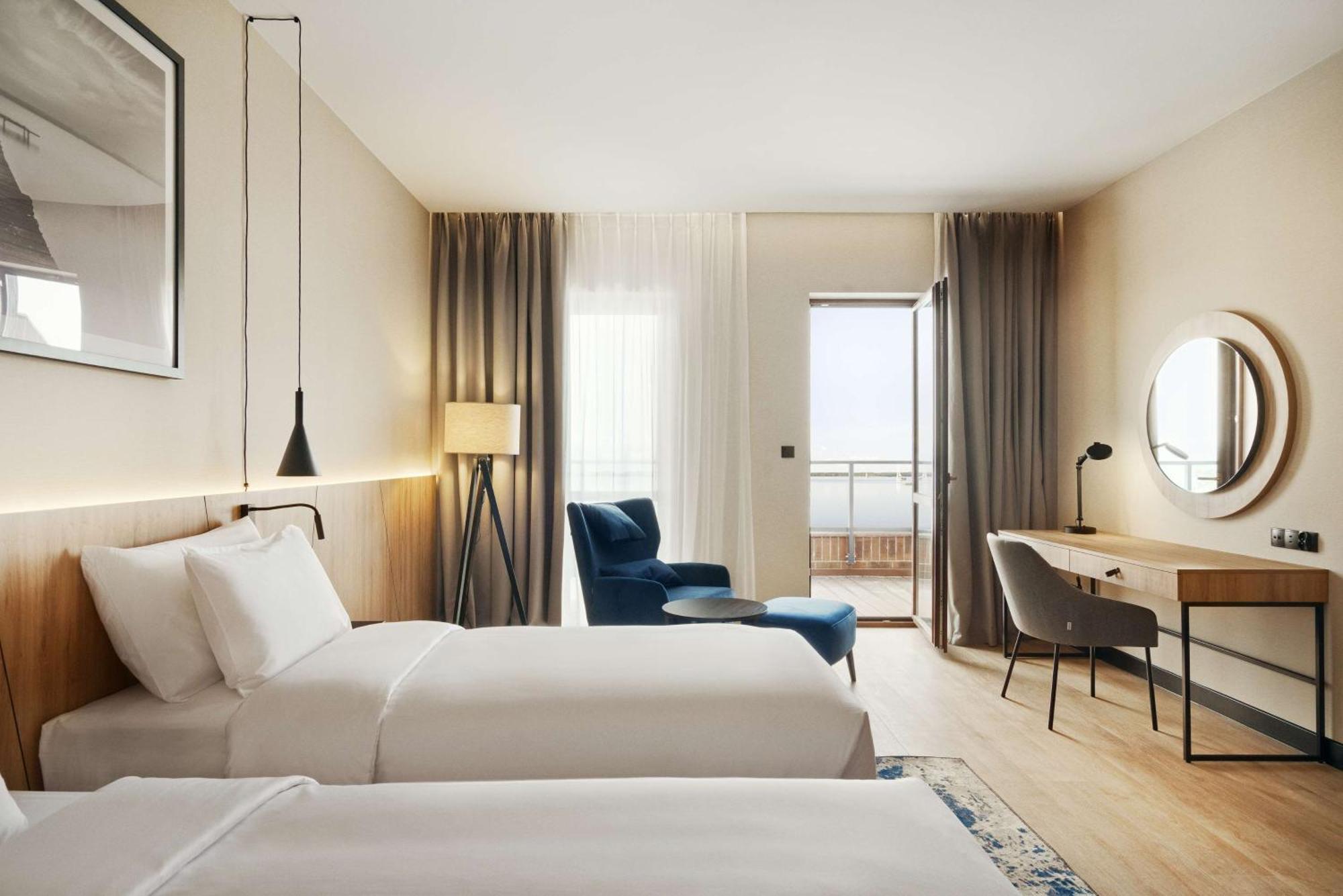 Radisson Blu Resort & Conference Center, Ostroda Mazury Ngoại thất bức ảnh A guest room at the hotel