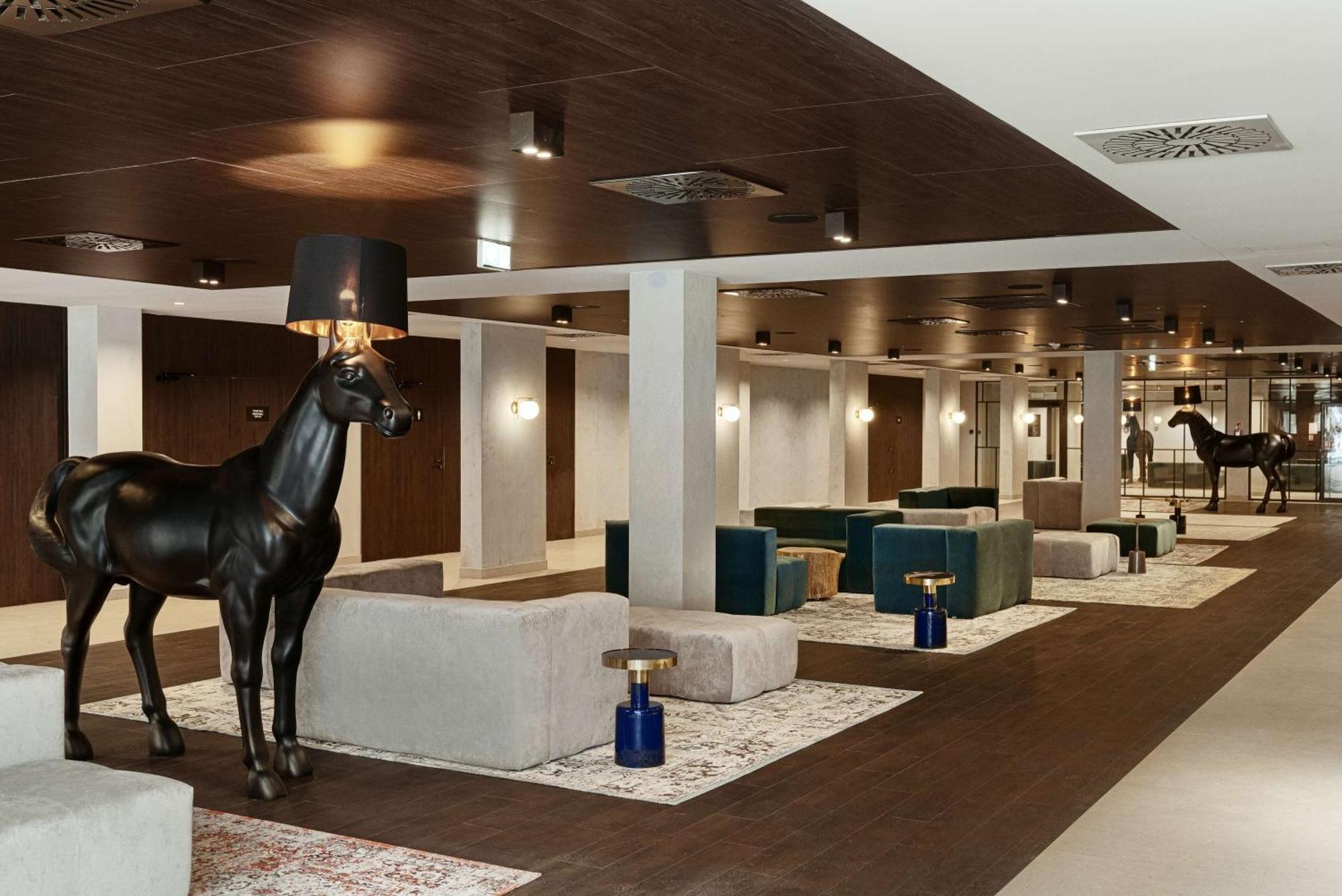 Radisson Blu Resort & Conference Center, Ostroda Mazury Ngoại thất bức ảnh The interior of the hotel